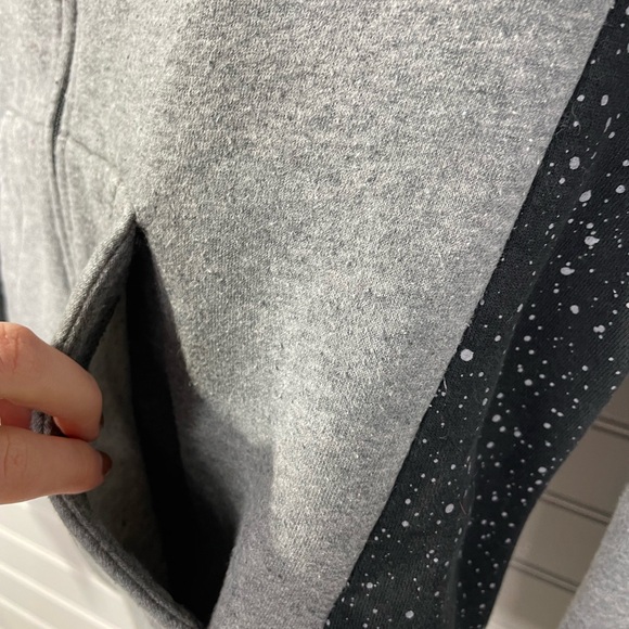 Air Jordan Gray Sweatshirt XL Boys - Picture 9 of 9